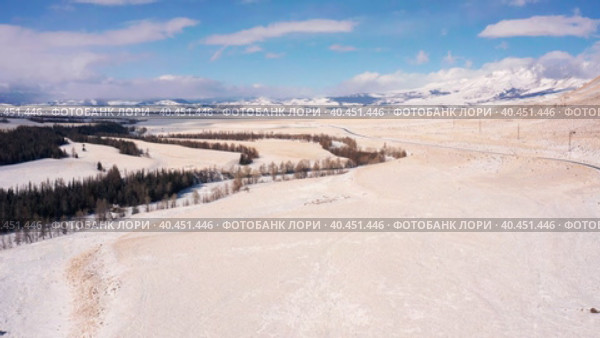 Горный Алтай зимой. Курайский хребет и Чуйский тракт. Вид с воздуха. Altai mountains in winter. Kurai ridge and Chuisky tract. Aerial view. Стоковое видео, видеограф Евгений Романов / Фотобанк Лори