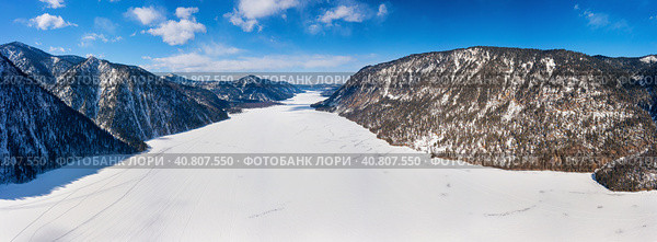 Горный Алтай зимой: Телецкое озеро. Вид с воздуха. Altai mountains in winter: Teletskoye lake. Aerial view. Стоковое фото, фотограф Евгений Романов / Фотобанк Лори