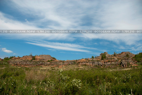 Горный ландшафт на фоне голубого неба с облаками (2010 год). Стоковое фото, фотограф Юлия Врублевская / Фотобанк Лори