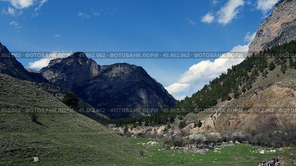 Горный пейзаж (2024 год). Редакционное фото, фотограф Алексей Юрьевич Исаков / Фотобанк Лори