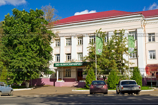 Город Балабаново. Административное здание ЗАО "Плитспичпром". Калужская область (2012 год). Редакционное фото, фотограф Сергей Лаврентьев / Фотобанк Лори
