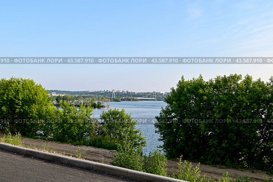 Город Иркутск. Причал НПО "Иркутская форель" на берегу реки Ангары. Улица Верхняя Набережная (2024 год). Стоковое фото, фотограф Александр Тараканов / Фотобанк Лори