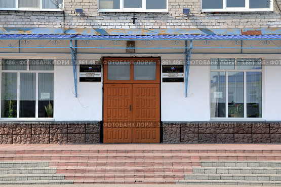 Город Ишим. Вход в Ишимский сельскохозяйственный техникум (2012 год). Редакционное фото, фотограф Александр Тараканов / Фотобанк Лори