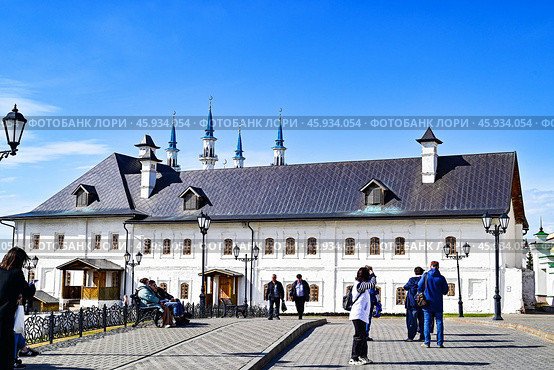 Город Казань. Кремль. Братский корпус (2024 год). Редакционное фото, фотограф Александр Тараканов / Фотобанк Лори