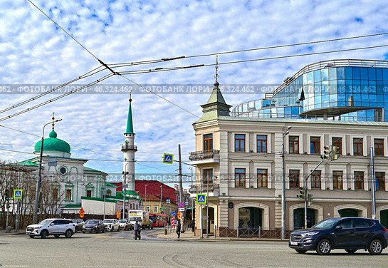 Город Казань. Мечеть Нурулла. Улица Парижской Коммуны. Старо-Татарская слобода (2024 год). Редакционное фото, фотограф Александр Тараканов / Фотобанк Лори