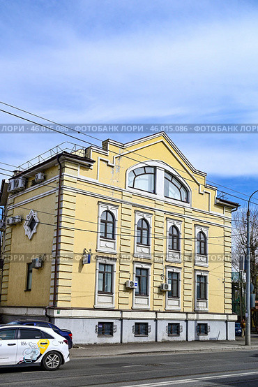 Город Казань. Здание на улице Габдуллы Тукая, дом 79. Медицинский центр «Клиника Ютастом» (2024 год). Стоковое фото, фотограф Александр Тараканов / Фотобанк Лори