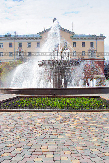 Город Кемерово. Фонтан (2010 год). Редакционное фото, фотограф Зобков Юрий / Фотобанк Лори