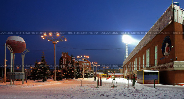 Город Кемерово. Площадь Кирова. Здание Горэлектросети (2016 год). Редакционное фото, фотограф Цибаев Алексей / Фотобанк Лори