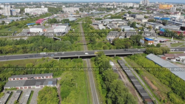 Город Киров - путепровод по улице Воровского (аэросъемка 2019 года) Стоковое видео, видеограф Владислав Самошкин / Фотобанк Лори