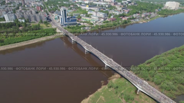 Город Киров - Великорецкий Крестный Ход (аэросъемка 2022 года) Стоковое видео, видеограф Владислав Самошкин / Фотобанк Лори