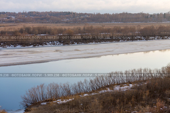 Город Кологрив. Река Унжа (2014 год). Стоковое фото, фотограф Сергей Лаврентьев / Фотобанк Лори