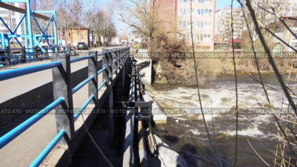 Город Коммунар.Плотина на реке Ижора. Стоковое видео, видеограф Виталий Куликов / Фотобанк Лори