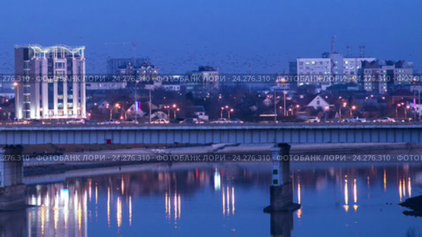 Город Краснодар. Краснодарский край. Река Кубань.Тургеневский мост. Таймлапс из дня в ночь. (2016 год). Стоковое видео, видеограф Анатолий Типляшин / Фотобанк Лори