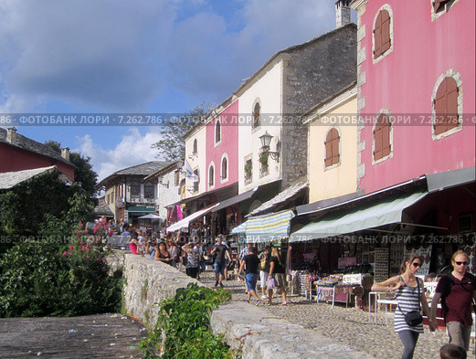 Город Мо́стар (босн. Mostar, серб. Мостар, хорв. Mostar) — город в Боснии и Герцеговине (2014 год). Редакционное фото, фотограф Анатолий Заводсков / Фотобанк Лори