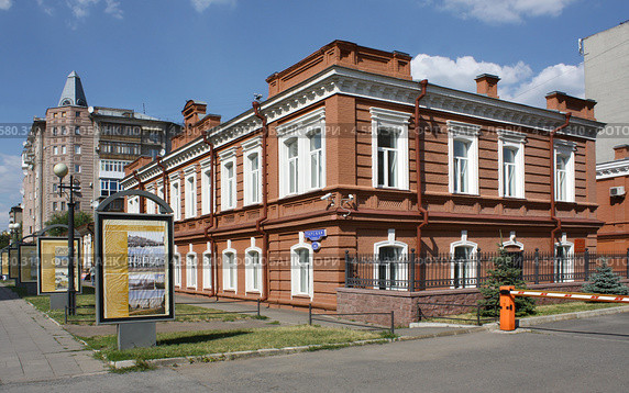 Город Омск, здание Омского областного суда (2012 год). Редакционное фото, фотограф Виктор Топорков / Фотобанк Лори