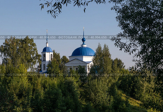 Город Переславль-Залесский, улица Московская, 11. Ярославская область. Вид на Сретенский храм (храм Сретенья Господня). Раннее летнее утро (2023 год). Стоковое фото, фотограф Наталья Николаева / Фотобанк Лори