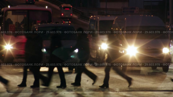 Город Сургут зимой. Движение на улицах. City in the early morning. Traffic (2017 год). Стоковое видео, видеограф Евгений Романов / Фотобанк Лори