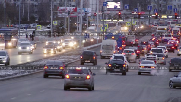 Город Сургут зимой. Движение на улицах. City in the early morning. Traffic (2017 год). Редакционное видео, видеограф Евгений Романов / Фотобанк Лори