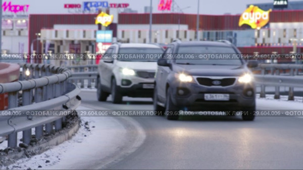 Город Сургут зимой. Движение на улицах. City in the early morning. Traffic (2017 год). Редакционное видео, видеограф Евгений Романов / Фотобанк Лори