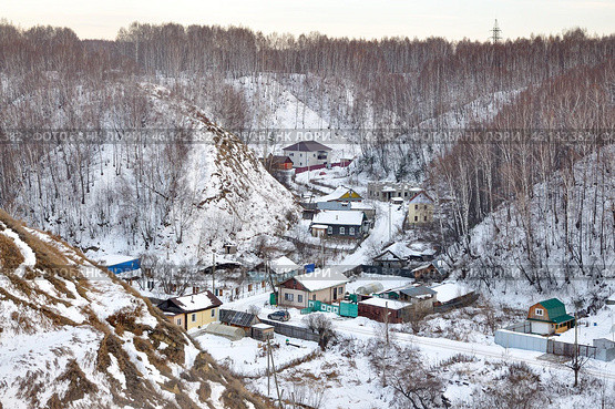 Город Тобольск. Дома в овраге  зимой. Улица Вершина (2015 год). Стоковое фото, фотограф Александр Тараканов / Фотобанк Лори