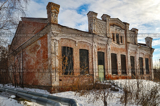 Город Тобольск. Улица Мира, дом 5. Старинный двухэтажный дом (Бывший магазин купца Голева-Лебедева, а позже - купца Янушкевича) (2015 год). Стоковое фото, фотограф Александр Тараканов / Фотобанк Лори