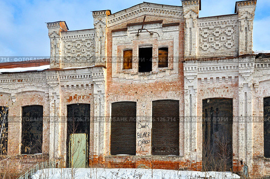 Город Тобольск. Улица Мира, дом 5. Старинный двухэтажный дом (Бывший магазин купца Голева-Лебедева, а позже - купца Янушкевича) (2015 год). Стоковое фото, фотограф Александр Тараканов / Фотобанк Лори