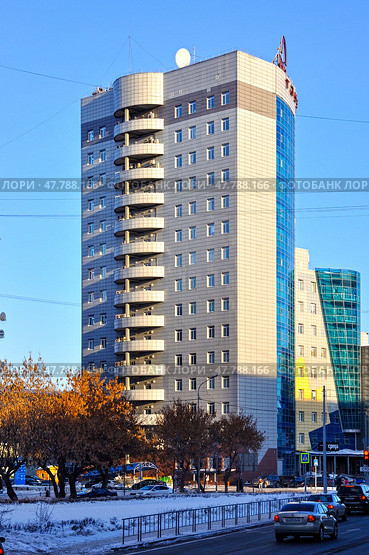 Город Тюмень. Бизнес-центр "Овентал Тауэр" (Owental Tower) на улице Осипенко, 79/1 (2017 год). Редакционное фото, фотограф Александр Тараканов / Фотобанк Лори