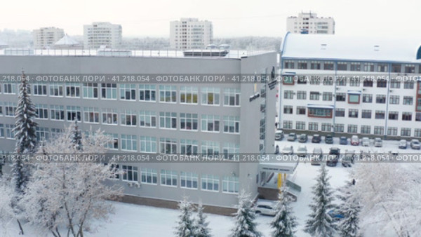 Город Уфа: Черниковка, 4 корпус УНТУ, Горно-нефтяной факультет. Ufa city: Chernikovka, 4th building of USNTU, Mining and Petroleum Faculty. (2022 год). Стоковое видео, видеограф Евгений Романов / Фотобанк Лори