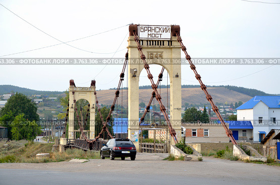 Город Усть-Катав. Пешеходный мост Брянский (2012 год). Редакционное фото, фотограф Рудольф Исаев / Фотобанк Лори