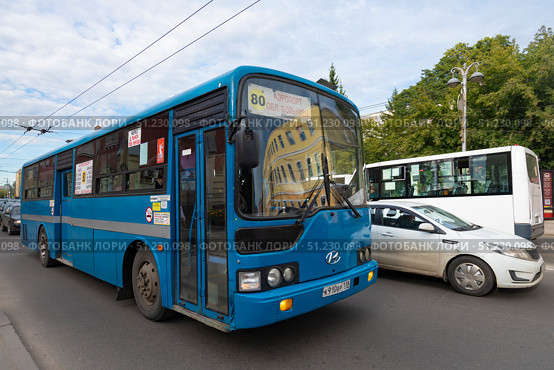 Городской автобус Hyundai AeroCity 540 крупным планом. Иркутск. Редакционное фото, фотограф Виктор Карасев / Фотобанк Лори