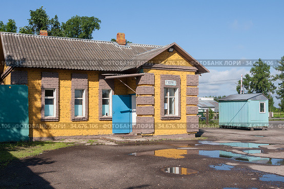 Городской общественный туалет рядом с  автостанцией в городе Переславль-Залесский (2020 год). Стоковое фото, фотограф Наталья Николаева / Фотобанк Лори