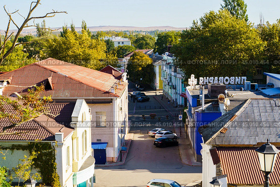 Городской пейзаж. Вид с малой Митридатской лестницы. Керчь. Крым. Редакционное фото, фотограф Владимир Шибаев / Фотобанк Лори