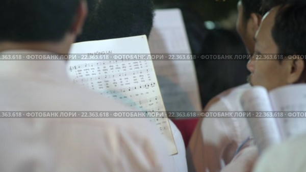 Gospel church choir singing peaceful songs at Easter mass (2016 год). Редакционное видео, видеограф Александр Подшивалов / Фотобанк Лори