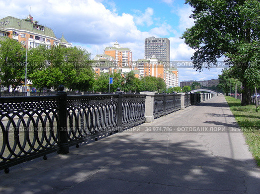 Госпитальная набережная. Басманный район. Город Москва (2011 год). Редакционное фото, фотограф lana1501 / Фотобанк Лори