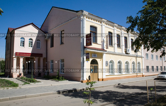 Гостиница "Ливны", офис банка "Московский Индустриальный" (2012 год). Редакционное фото, фотограф Вячеслав Потапов / Фотобанк Лори