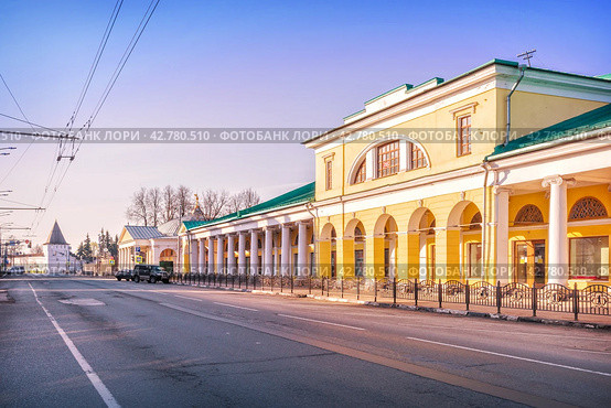 Гостиный Двор, Первомайская улица, Золотое Кольцо, Ярославль (2021 год). Стоковое фото, фотограф Baturina Yuliya / Фотобанк Лори