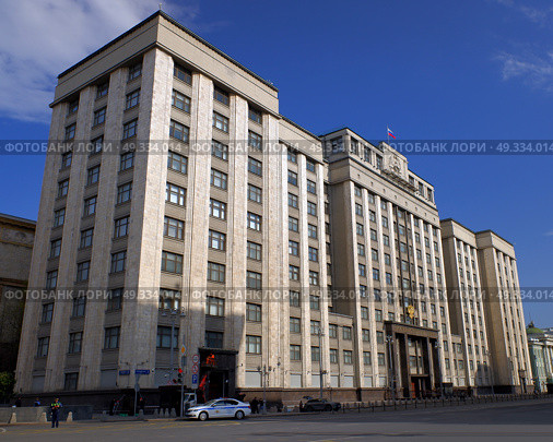 Государственная Дума Федерального Собрания РФ, здание на Охотном Ряду в центре Москвы. Солнечный день. Редакционное фото, фотограф Александр Кузнецов / Фотобанк Лори
