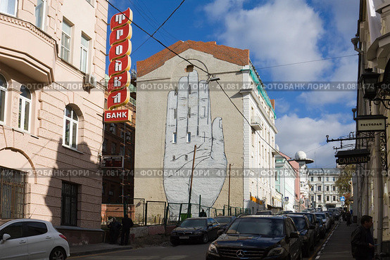 Граффити "Ладонь" на стене здания в Москве (2014 год). Редакционное фото, фотограф Солодовникова Елена / Фотобанк Лори