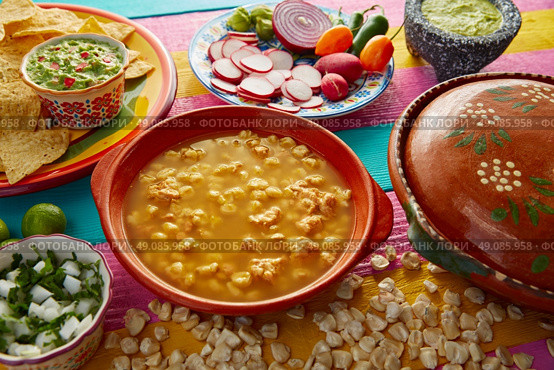 Green Pozole verde with blanco mote corn and ingredients on colorful table. Стоковое фото, агентство Ingram Publishing / Фотобанк Лори