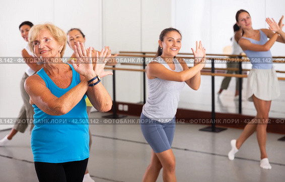 Group of active women practicing energetic dance in a studio. Стоковое фото, фотограф Яков Филимонов / Фотобанк Лори