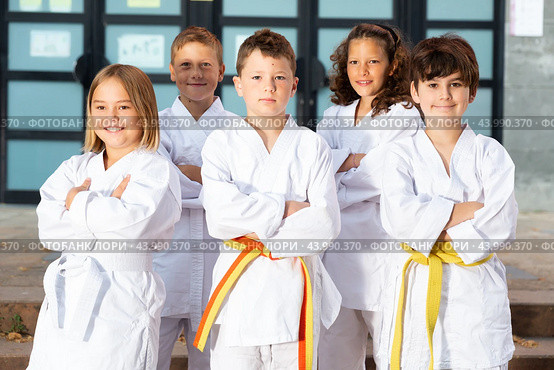Group of preteen children karate fighters with arms crossed. Стоковое фото, фотограф Яков Филимонов / Фотобанк Лори