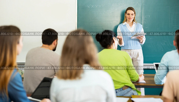 Group of students attentively listening to lecture of female teacher. Стоковое фото, фотограф Яков Филимонов / Фотобанк Лори