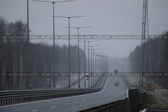 Грузовой транспорт на новой платной дороге М11. Москва - Санкт-Петербург. Редакционное фото, фотограф Дмитрий Неумоин / Фотобанк Лори