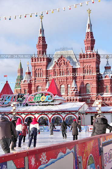 ГУМ-каток на Красной площади. Москва в новогодние праздники (2016 год). Редакционное фото, фотограф Илюхина Наталья / Фотобанк Лори