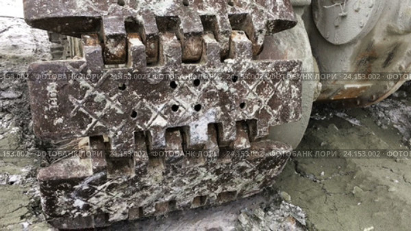 Гусеница экскаватора. Стоковое видео, видеограф Антон  Черственков / Фотобанк Лори