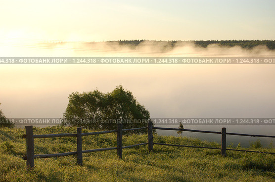 Густой туман над рекой на рассвете. Стоковое фото, фотограф Елена Ильина / Фотобанк Лори