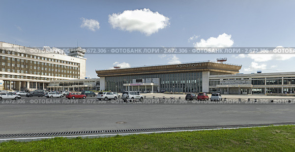 Хабаровский аэропорт, здание "Аэронавигации" и терминала внутренних авиалиний (2011 год). Стоковое фото, фотограф Дмитрий Фиронов / Фотобанк Лори