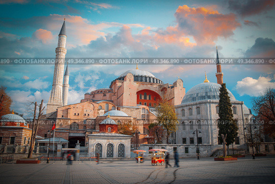 Hagia Sophia (Ayasofya) museum view from the Sultan Ahmet Park in Istanbul, Turkey. Стоковое фото, агентство Ingram Publishing / Фотобанк Лори