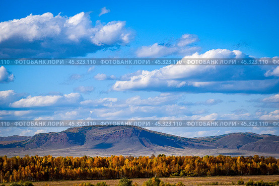 Хакасия, горная гряда Сундуки, Белый Июс (2019 год). Редакционное фото, фотограф Александр Галинский / Фотобанк Лори