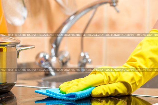 hand with a rag, housewife during cleaning, hand close-up. Стоковое фото, фотограф Константин Лабунский / Фотобанк Лори
